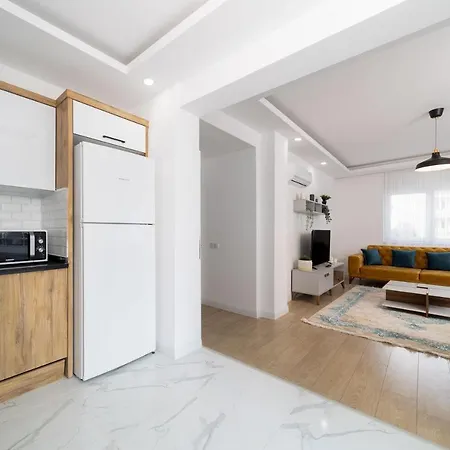 Central And Modern Apartment Near Popular Attractions In Muratpasa, Antalya Apartmán